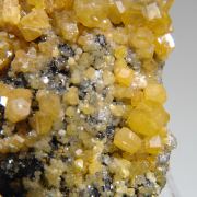 Mimetite on Philipsbornite