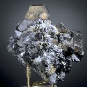 Pyrrhotite with Quartz and spinel-twinned Galena