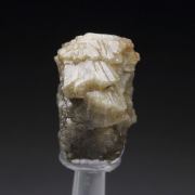 twinned WHITEITE (CaFeMg)