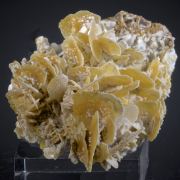 Wulfenite with Calcite