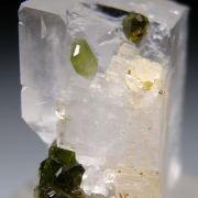 Magnesite with Uvite