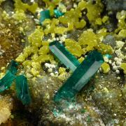 Dioptase, mimetite, quartz