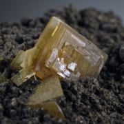 Wulfenite on gossan matrix
