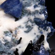 Benitoite, Neptunite