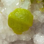 Pyromorphite, Quartz