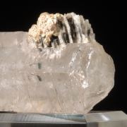 Beryl var Goshenite with Clevelandite, Schorl