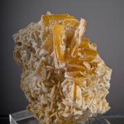 Wulfenite w. Calcite