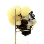 Stilbite + Epidote. 742.0 ct.
