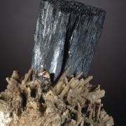 Ilvaite on Quartz