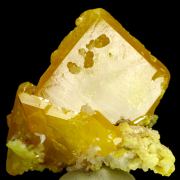 Wulfenite, phosphohedyphane, calcite