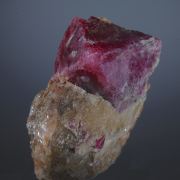 Spinel on Quartz and Calcite