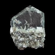 Beryl var. goshenite, muscovite