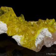 Jouravskite on Xonotlite