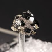Bixbyite on Hematite (pseudo. Garnet)