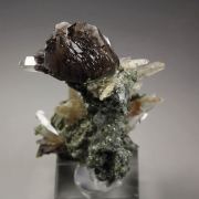 AXINITE-Fe, QUARTZ