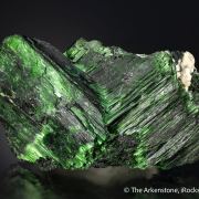 Szenicsite with Powellite (Cuprian)