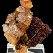 Wulfenite, quartz