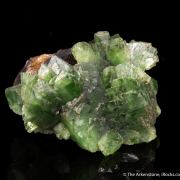Ludlamite on Siderite