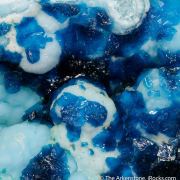 Veszelyite in Hemimorphite pocket