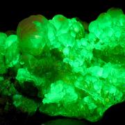 Opal var. hyalite CRAZY FLUORESCENCE