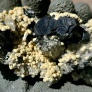 Sphalerite on Quartz with Siderite