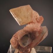 Powellite (elongated crystal) with Quartz and Apophyllite