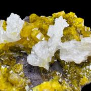 Mimetite, cerussite