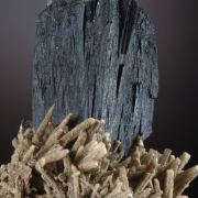 Ilvaite on Quartz