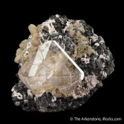 Fluorite on Magnetite and Calcite