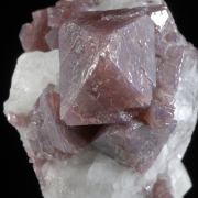 Spinel on Calcite