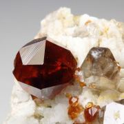 gem GARNET var. SPESSARTINE, QUARTZ