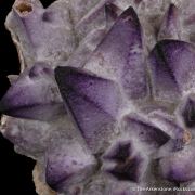 Yttrofluorite on Calcite with oriented patterns