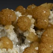 Stellerite balls on Albite