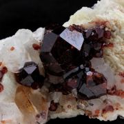 Spessartine Garnet, Orthose, Quartz.