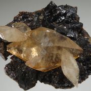 twinned Calcite on Sphalerite 