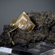 Wulfenite on gossan matrix