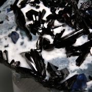 Benitoite, Neptunite