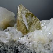 Titanite - twinned crystals on Adularia