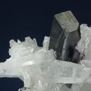 Hubnerite on Quartz