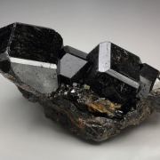 GARNET var. ANDRADITE var. MELANITE