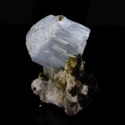 Alkali-beryl + Tourmaline. 67.17 ct.