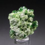 gem GARNET var. GROSSULAR with GREEN CHROMIAN PHANTOMS