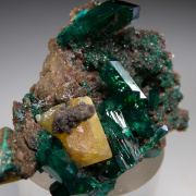 Dioptase with Wulfenite