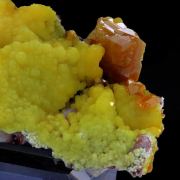 Wulfenite + Mimetite. 485.5 ct.