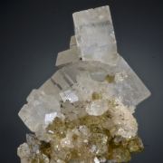 Magnesite with Uvite