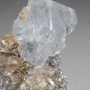 Beryl v. Aquamarine on Muscovite w. unknown