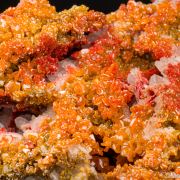 Vanadinite on Wulfenite