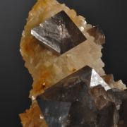 Scheelite on Dolomite with minor Ferberite