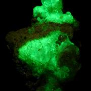 Opal var. hyalite CRAZY FLUORESCENCE