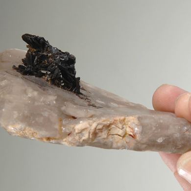Goethite xls on twisted Quartz (Gwindel-like)